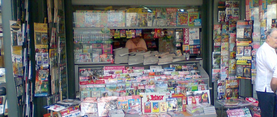 800px-Kiosco_de_prensa_sevillano